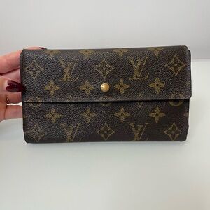 Louis Vuitton Monogram Long Snap Wallet Classic Iconic Luxury Authentic w Chain